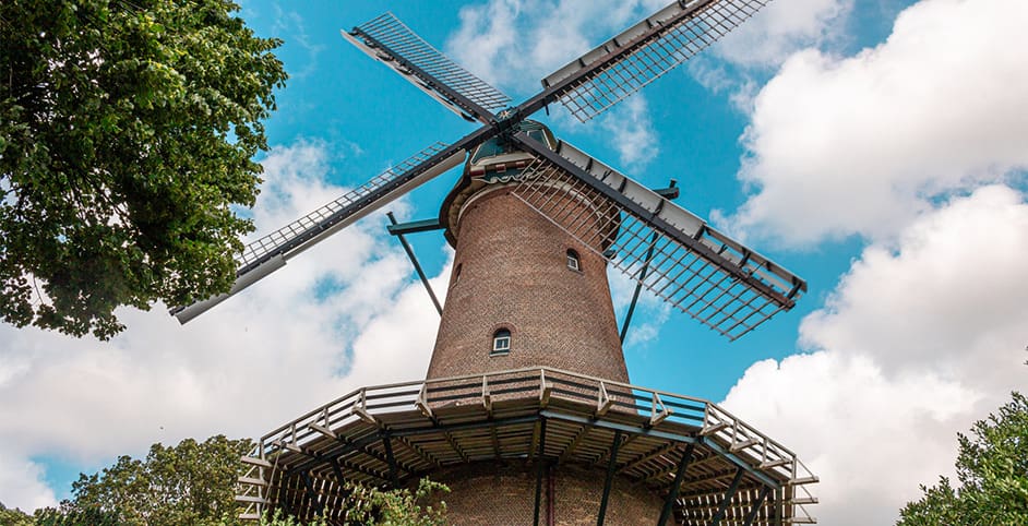 een windmolen in Alkmaar